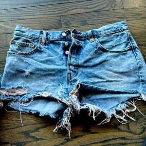 Woman’s Levi cutoffs